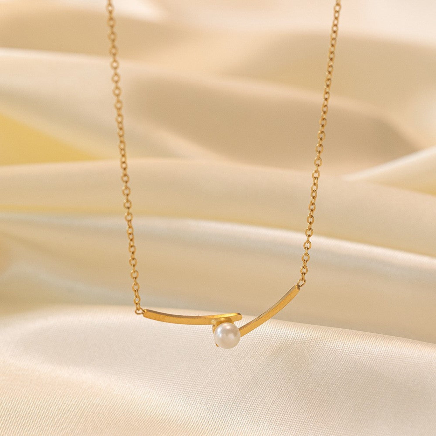 Gold Pearl Curved Bar Necklace JLTN1861