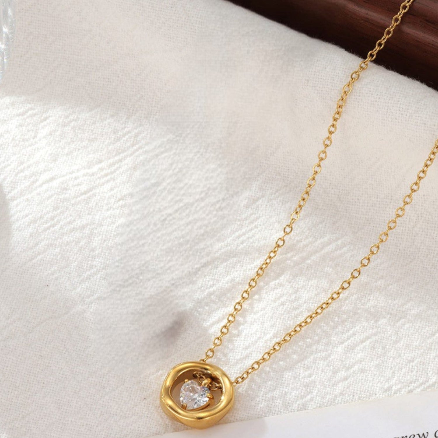 Gold Circle Heart Crystal Necklace JLTN1881