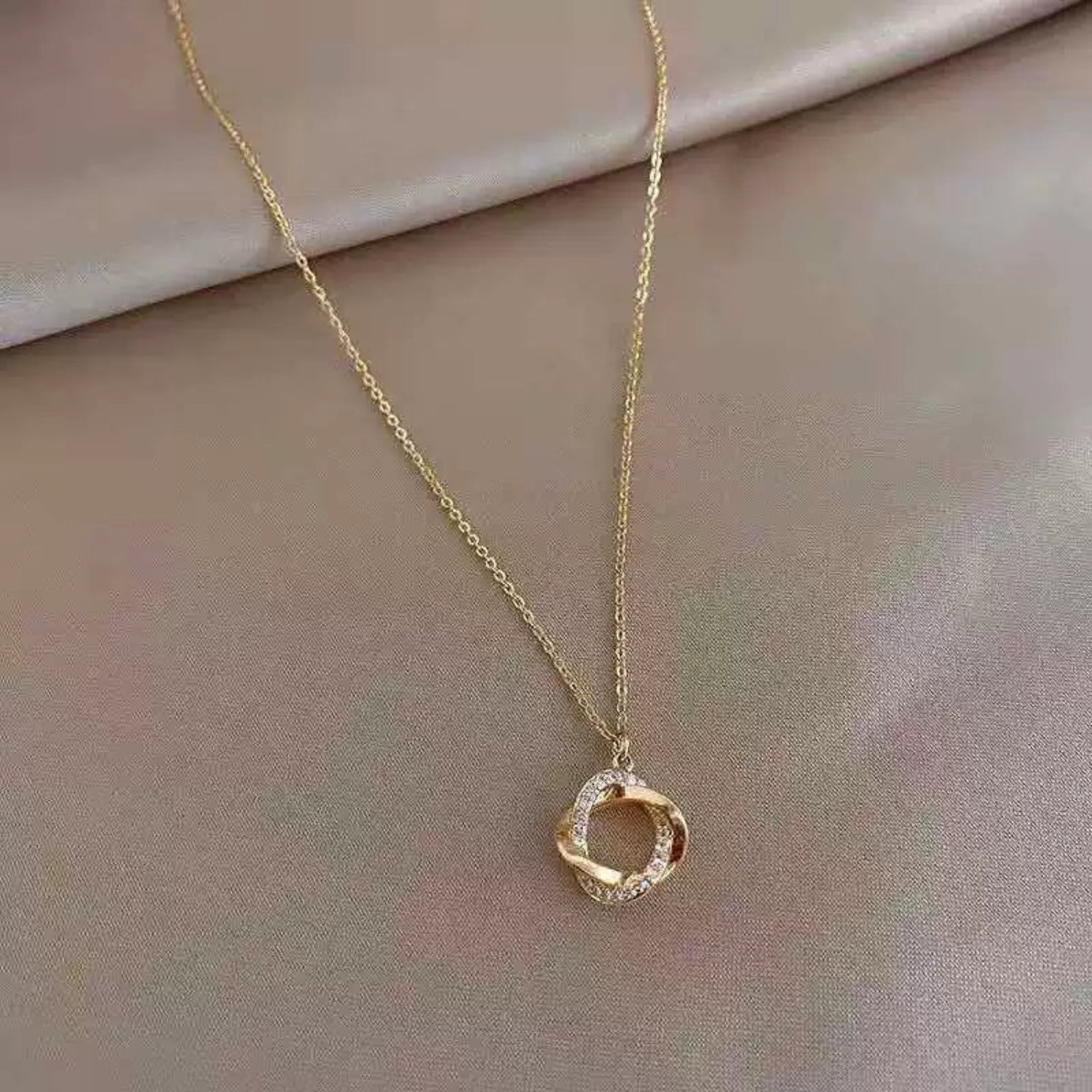 Gold Interlocking Crystal Circle Necklace JLTN1908