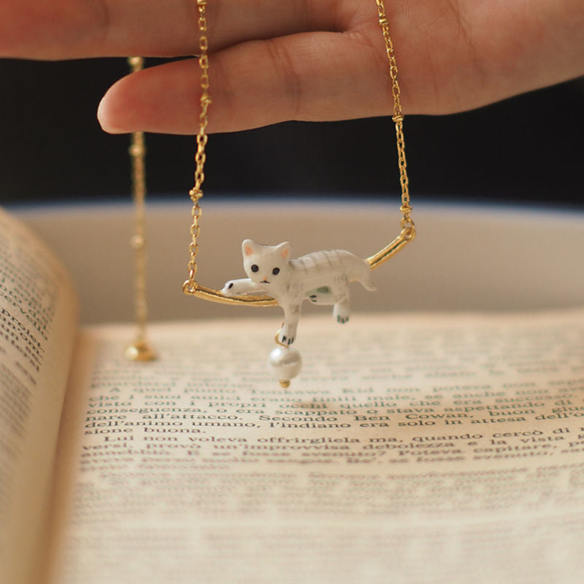 Gold White Cat Pearl Necklace JLTN2008