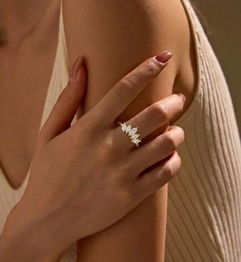 Elegant Crown-Inspired Open Ring JLTR0422