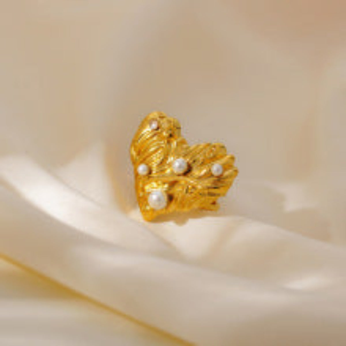 Vintage-Inspired Gold Ring with Pearl Embellishments JLTR0480