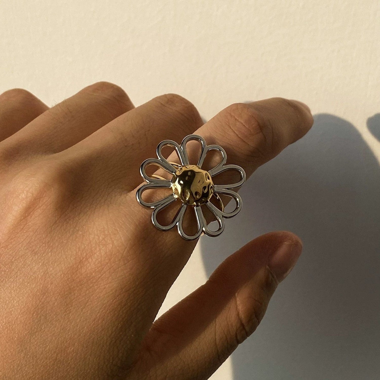 Bold Daisy Dual-Tone Adjustable Ring JLTR0618