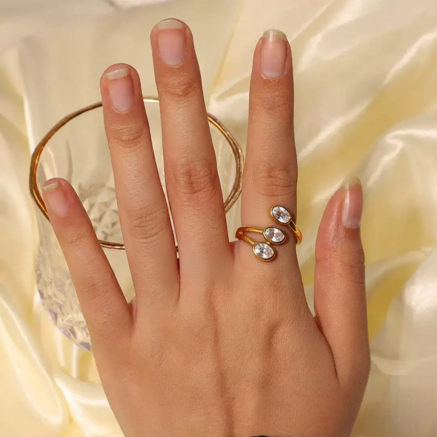 Chic Three-Stone Gold Open Ring JLTR0647