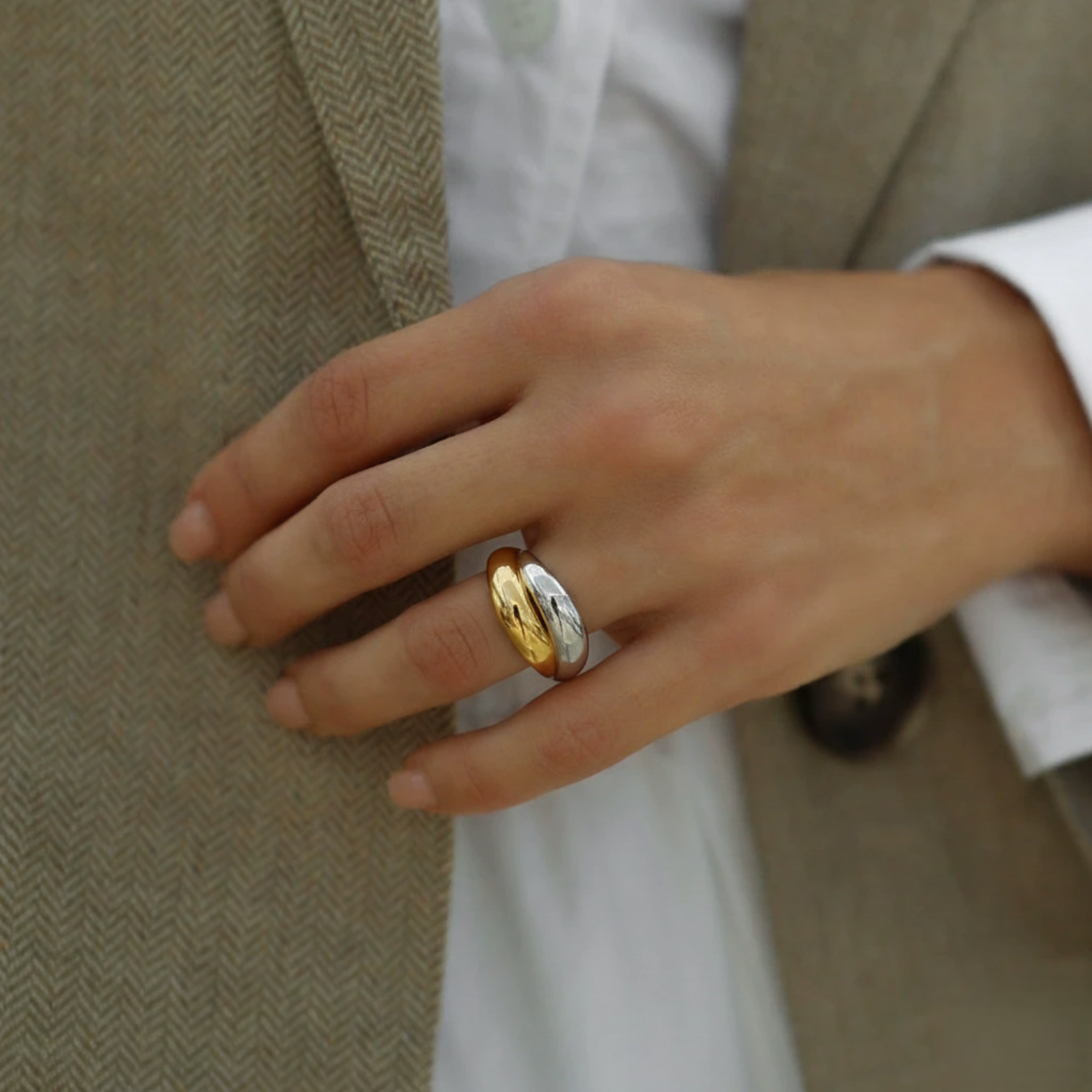 Sleek Two-Tone Interlocking Band Ring JLTR0654