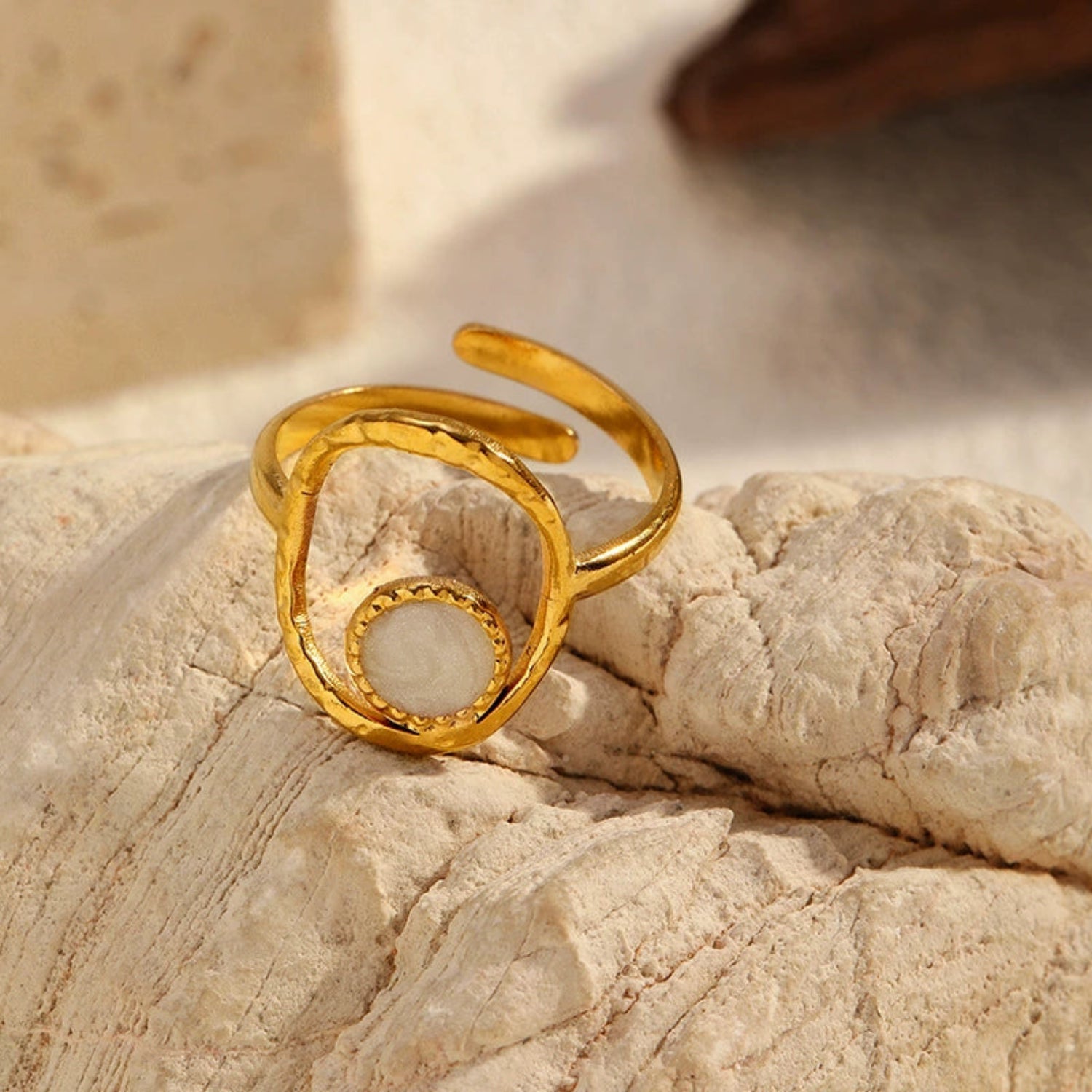18k Gold Plated Hammered Stone Inset Ring JLTR0666