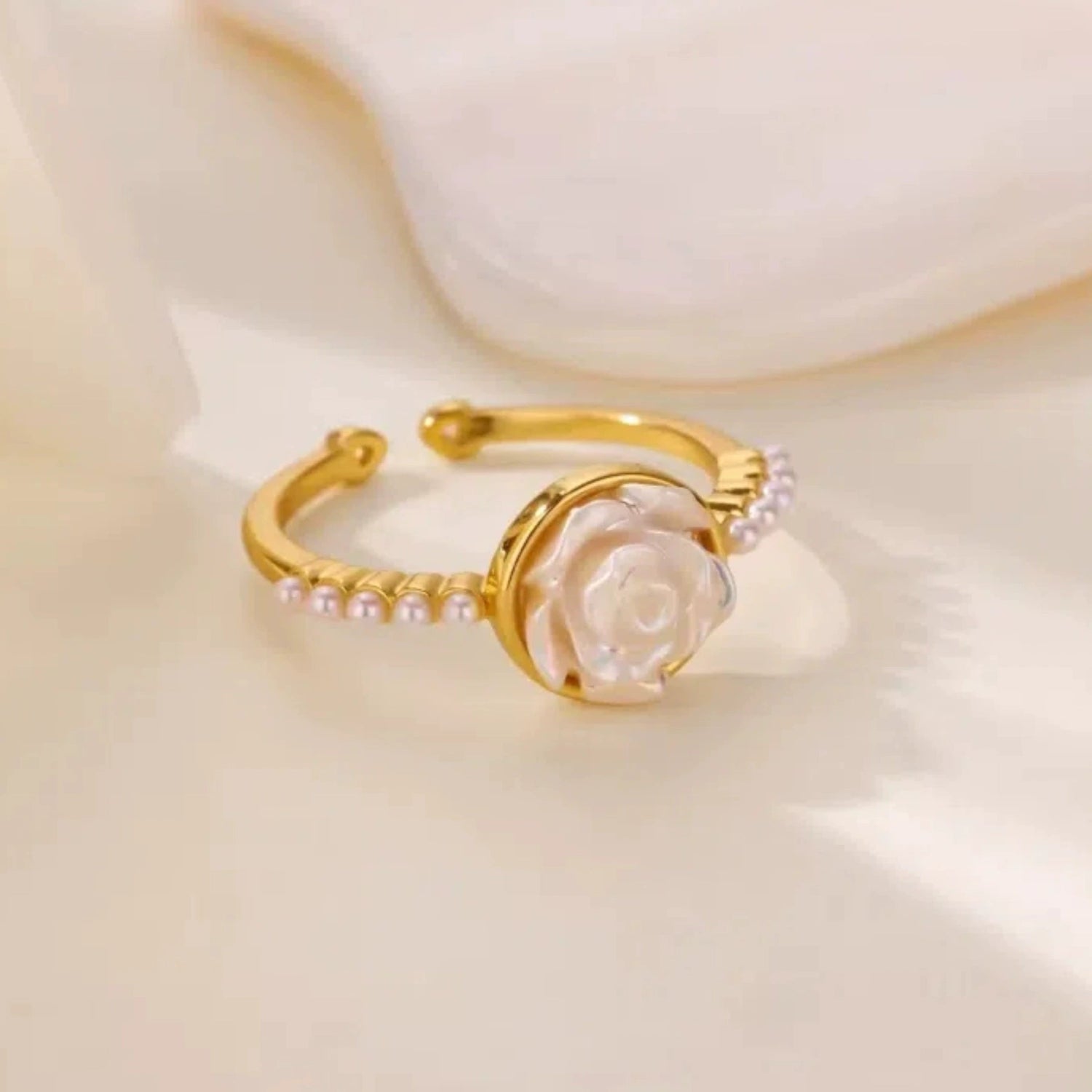 White Rose Pearl Gold Ring JLTR0685