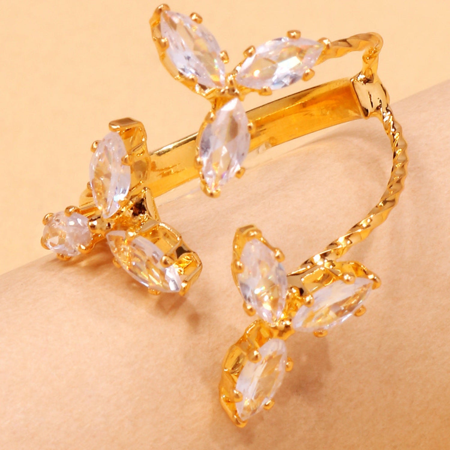 Gold Floral White Crystal Ring JLTR0740