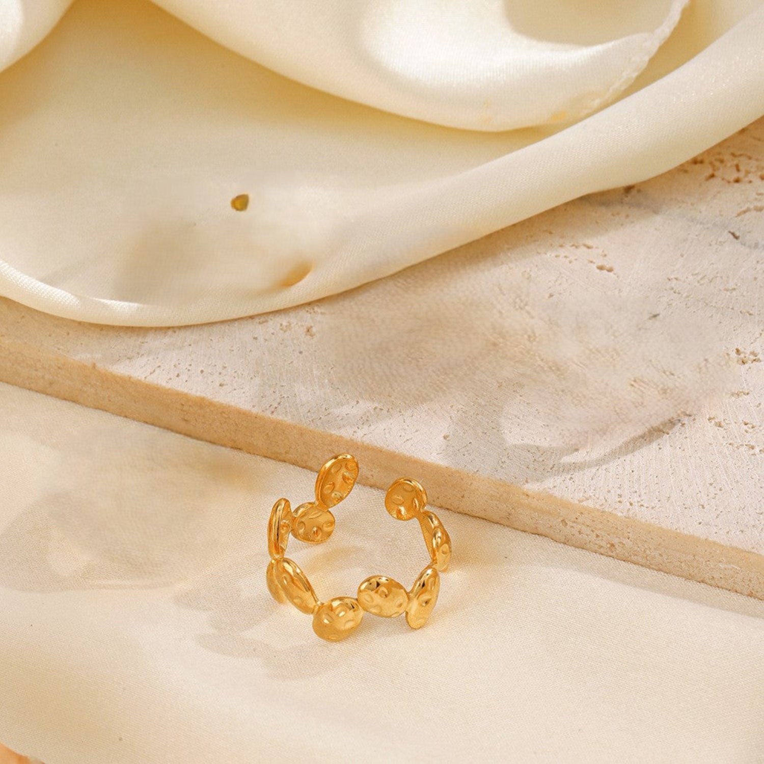 Gold Hammered Disc Adjustable Ring JLTR0745