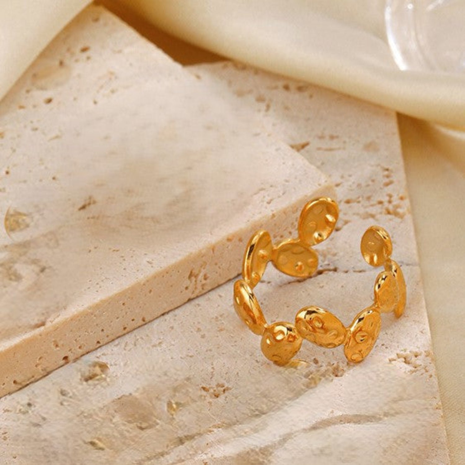 Gold Hammered Disc Adjustable Ring JLTR0745