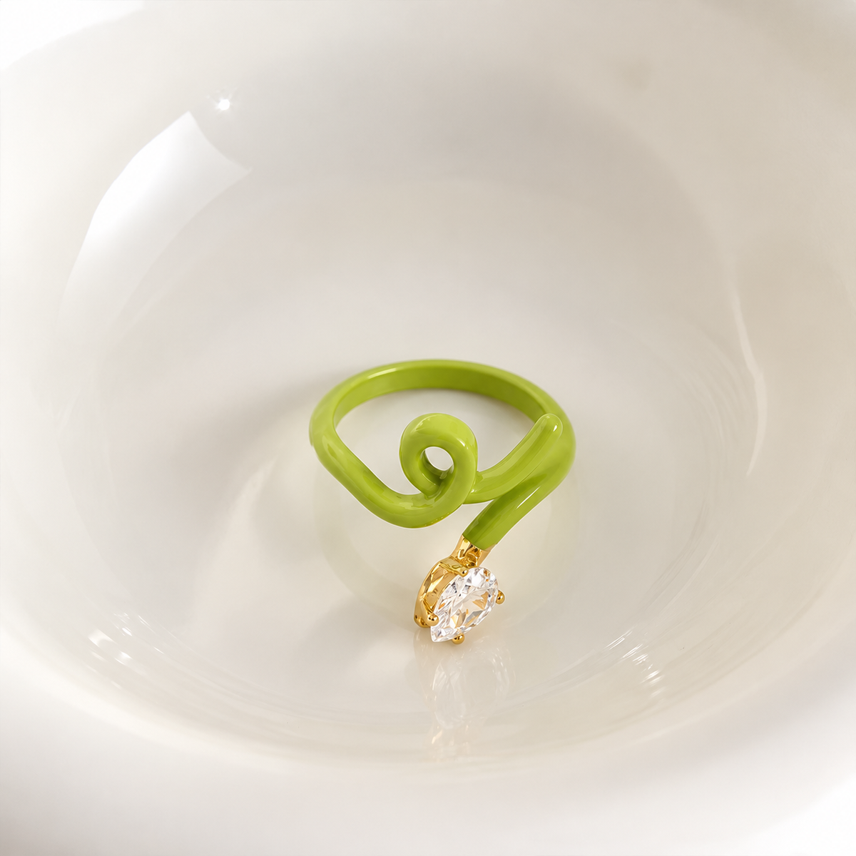 Green Spiral Crystal Ring JLTR0828