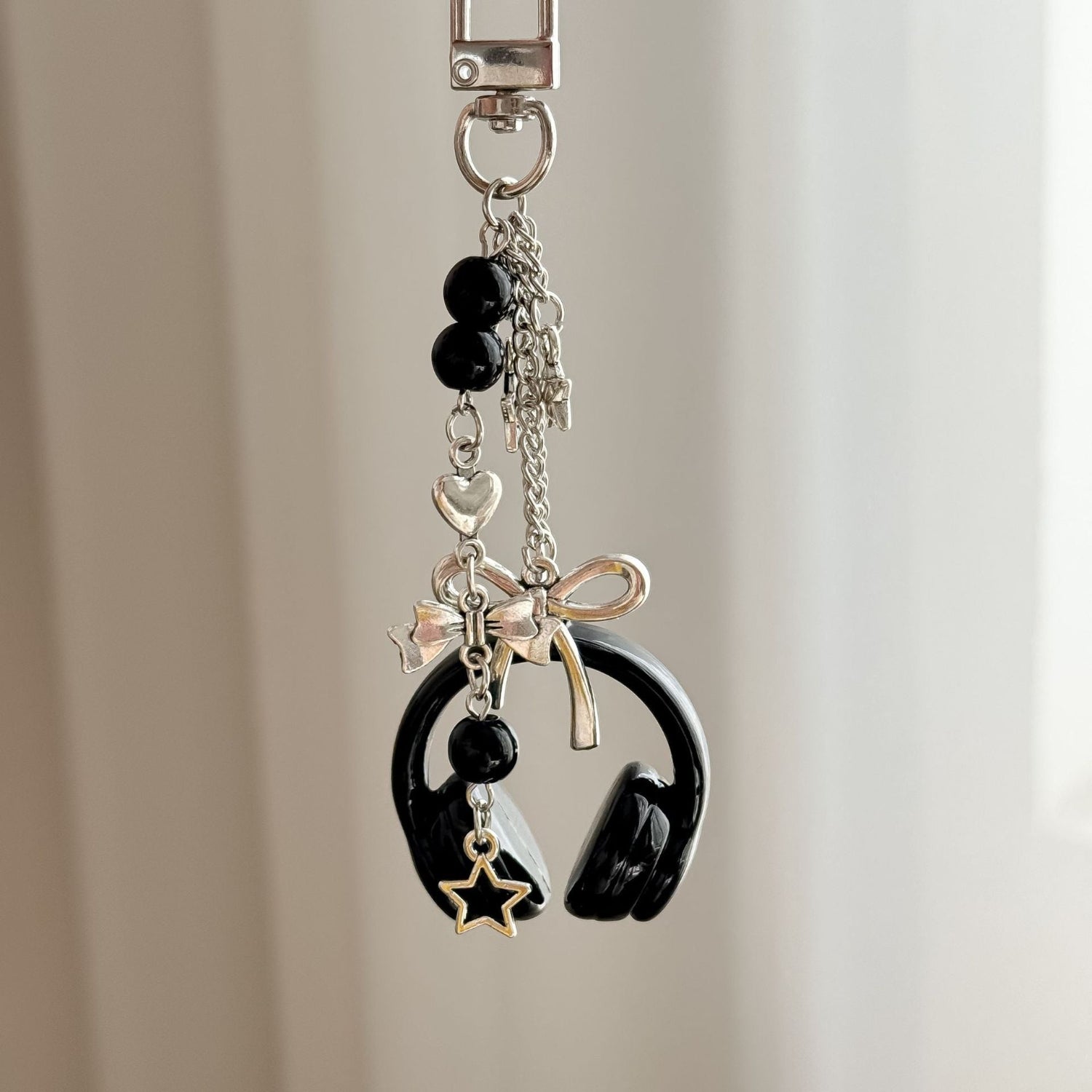 Black Headphone Keychain MWK0005