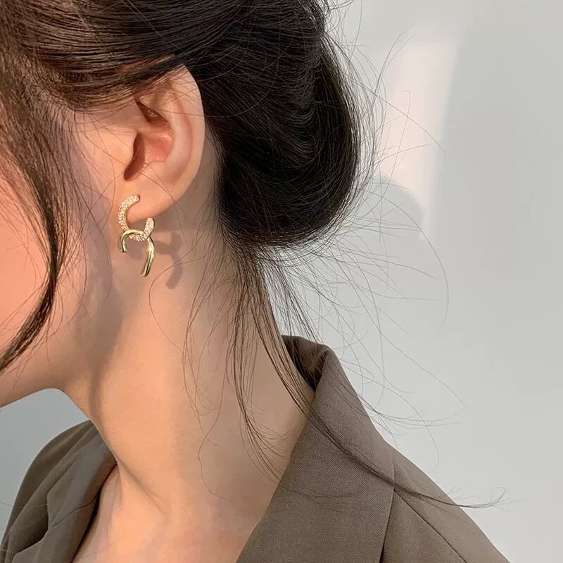 Glinting Link Pin Earrings JLT11482