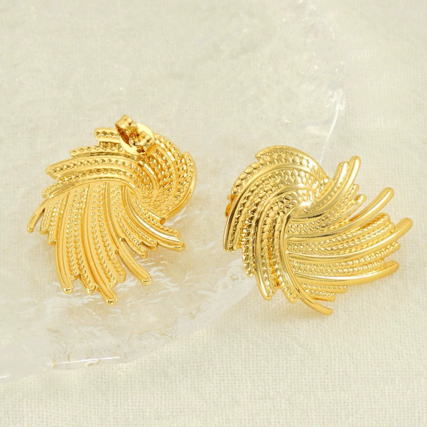 Exquisite Textured Dazzling Feather Earrings jlt11507