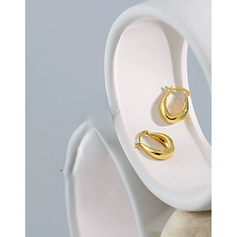 Sleek Glossy Curved Teardrop Hoops jlt11568
