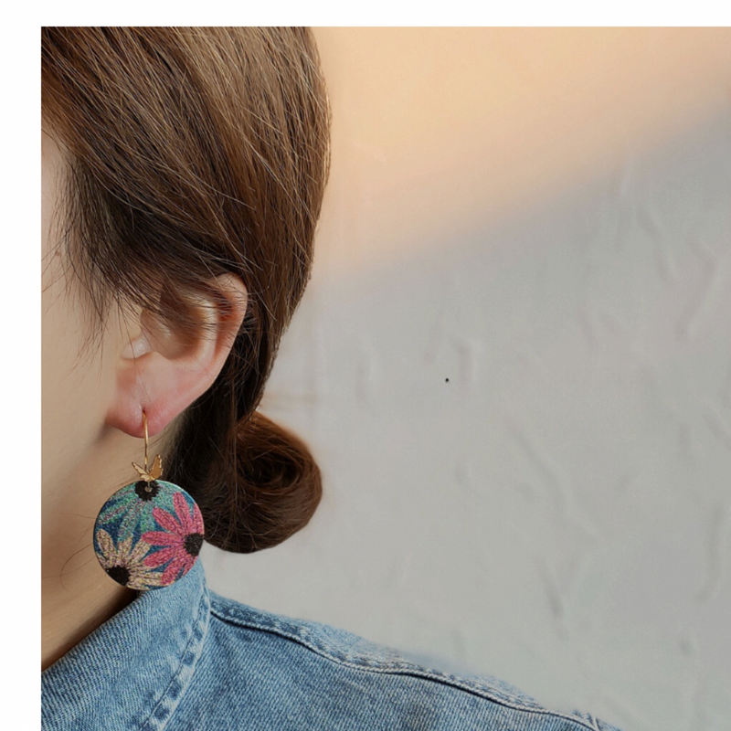 Just Lil Things Boho Flower Prints – Gold Butterfly Accent Hook Earrings jlt12206