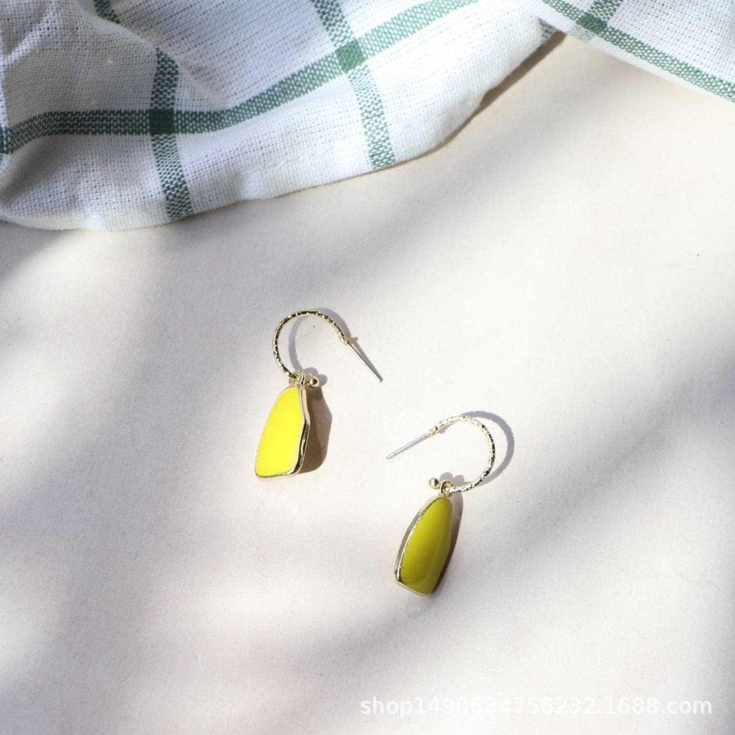 Just lil things Pin Earrings