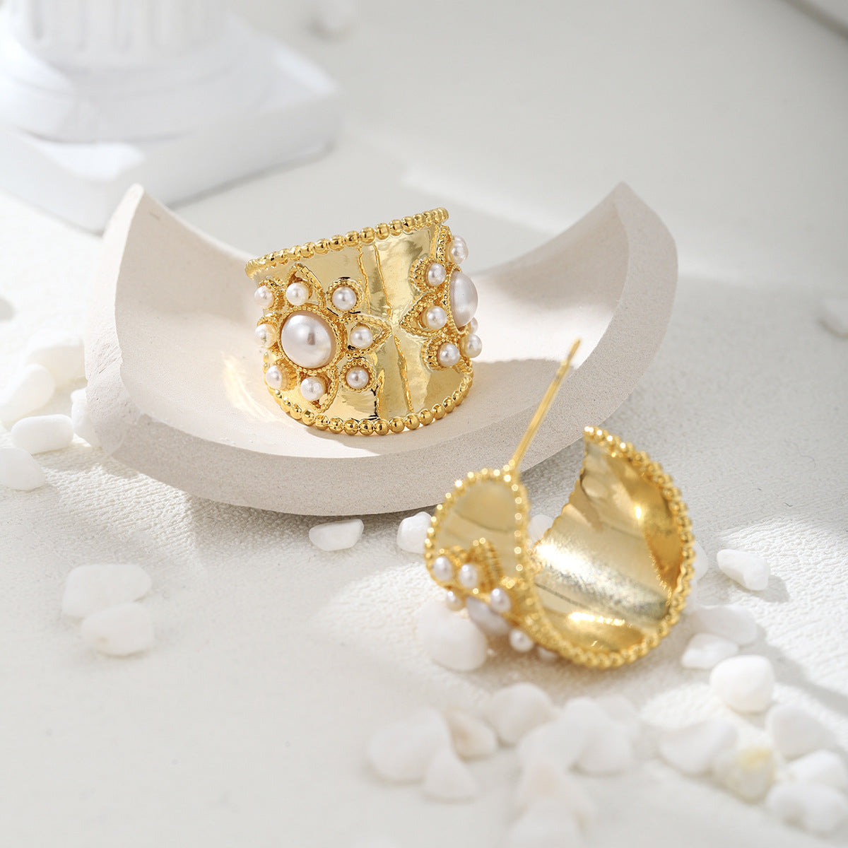 Flower Paved Wide C shaped Gold Earrings JLT12801