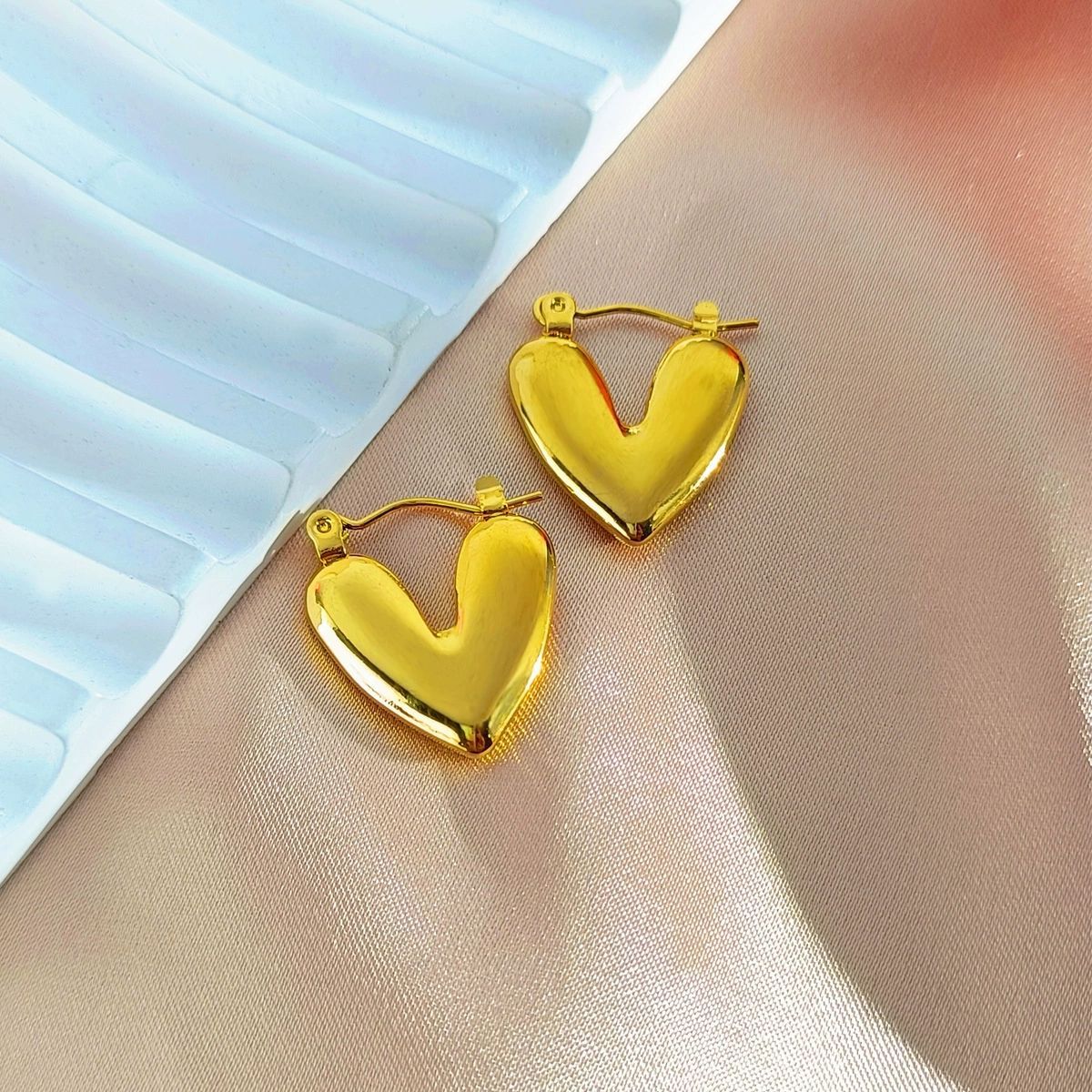 Stylish V heart gold hoop earrings jlt13188