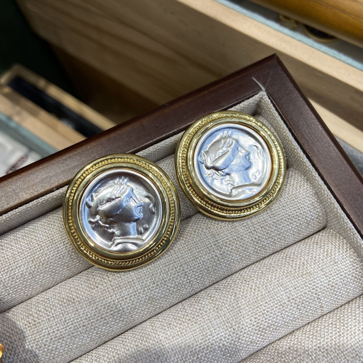 white portrait Western antique coin earrings jlt13260