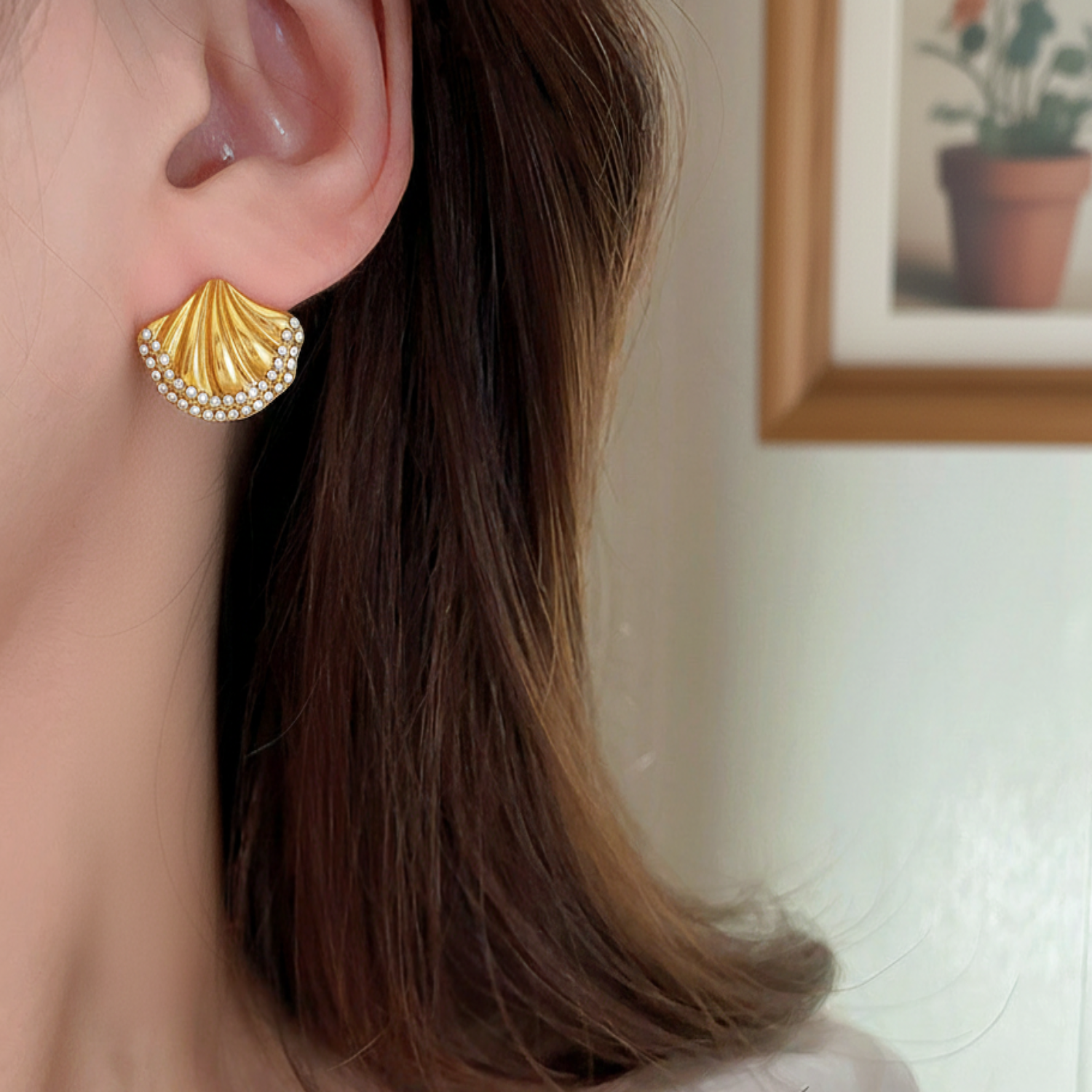 Just Lil Things Golden Shell Crystal Stud Earrings jlt13417