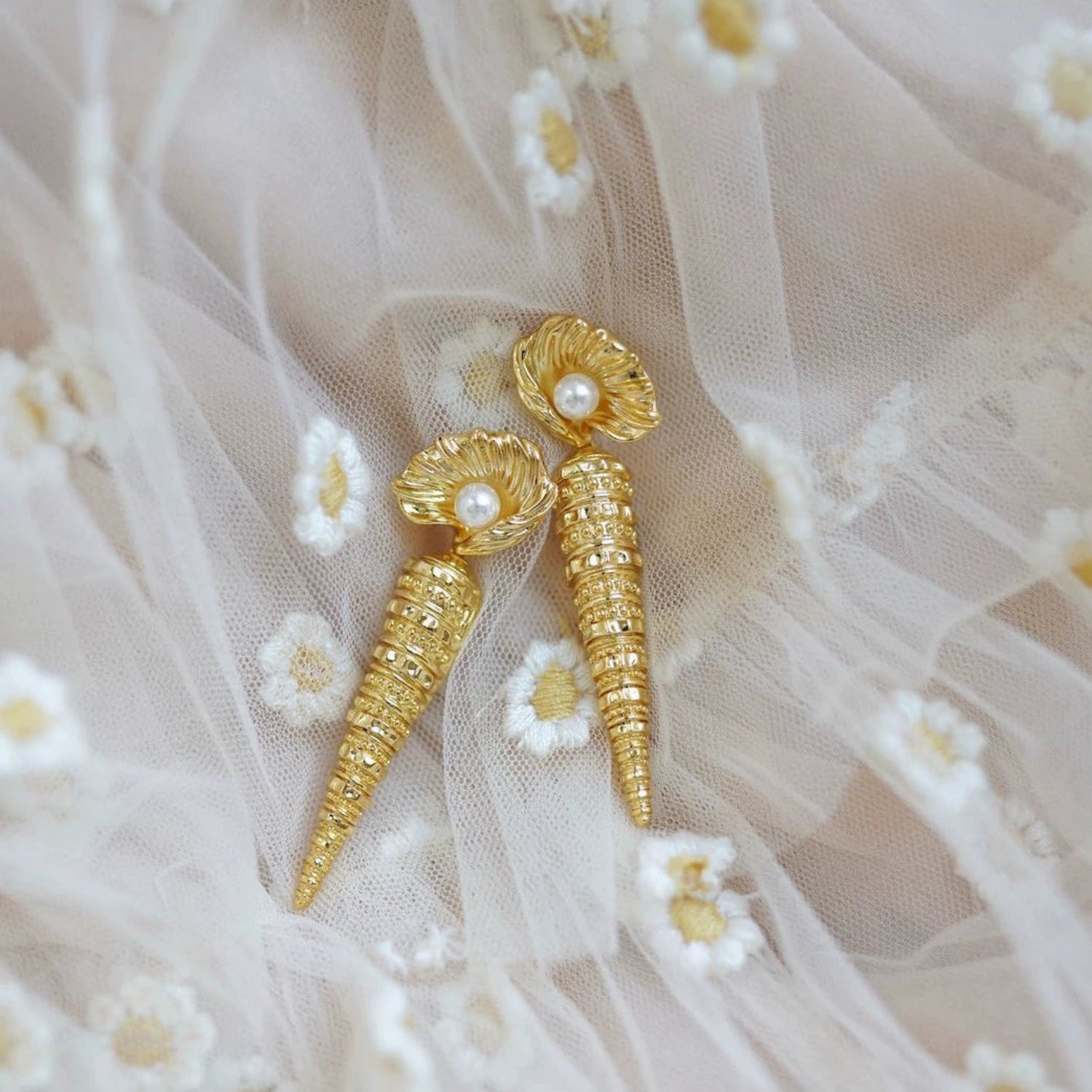 Gilded Seashell Pearl Drop Earrings jlt13494