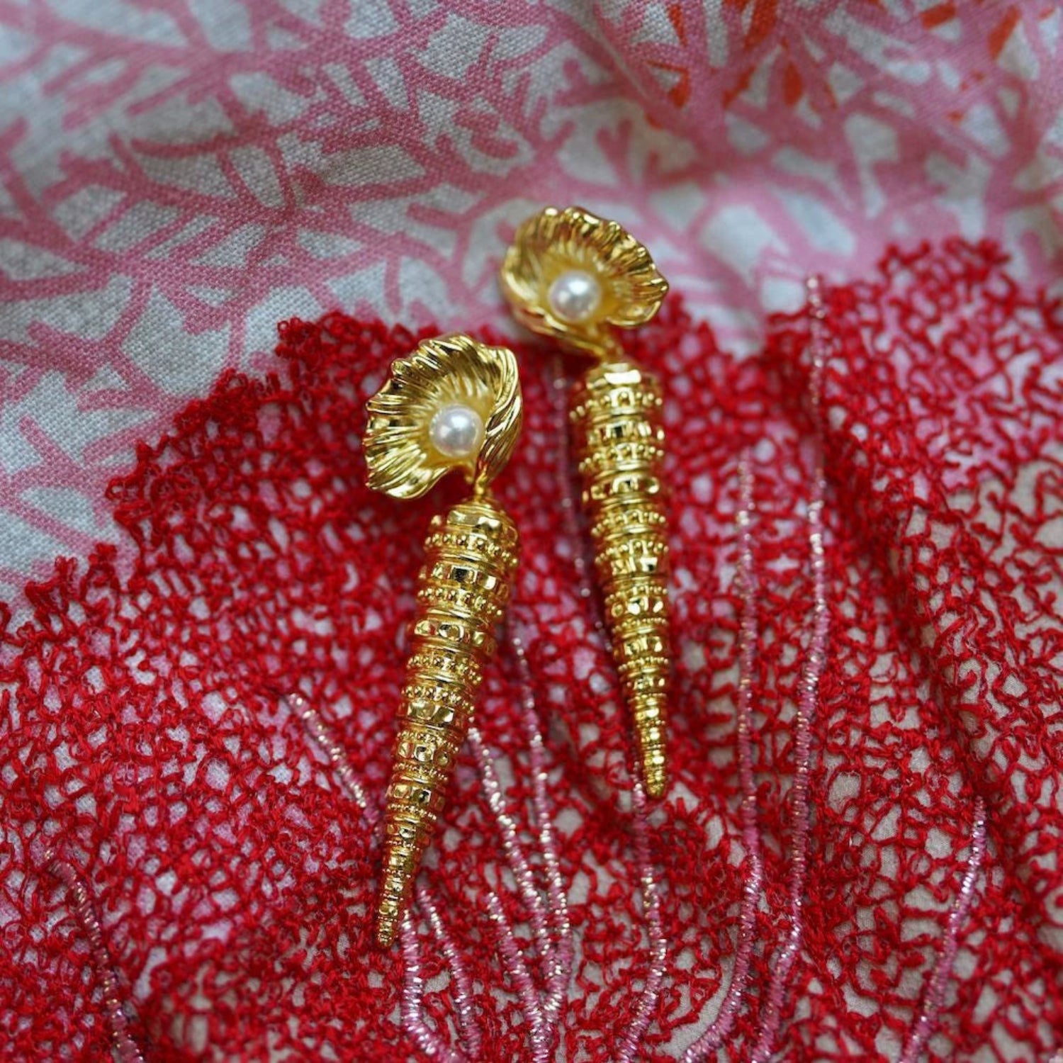 Gilded Seashell Pearl Drop Earrings jlt13494