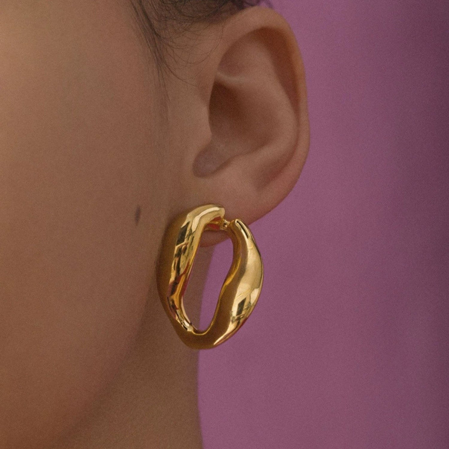 Oversized Oval Huggie Stud Earrings JLT13502