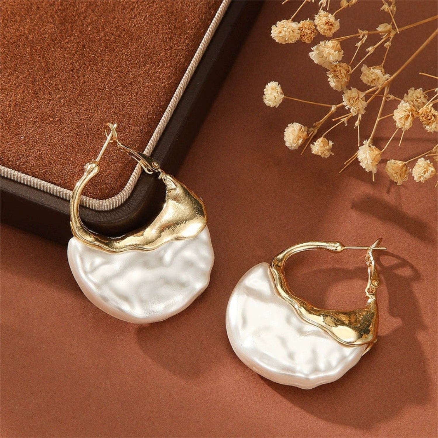 Abstract Pearl Gold Hoop Earrings JLT13633