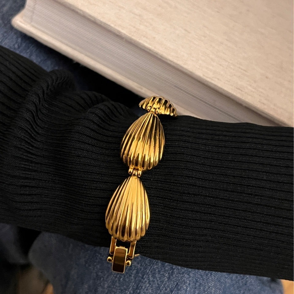 Just Lil Things Artificial Vintage-Inspired Shell Link Bracelet – Gold & Silver Statement Jewelry JLTB0488 Bracelet jltb0488