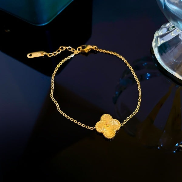 Lucky Leaflet Clover Composition Gold-tone Bracelet JLTB0624