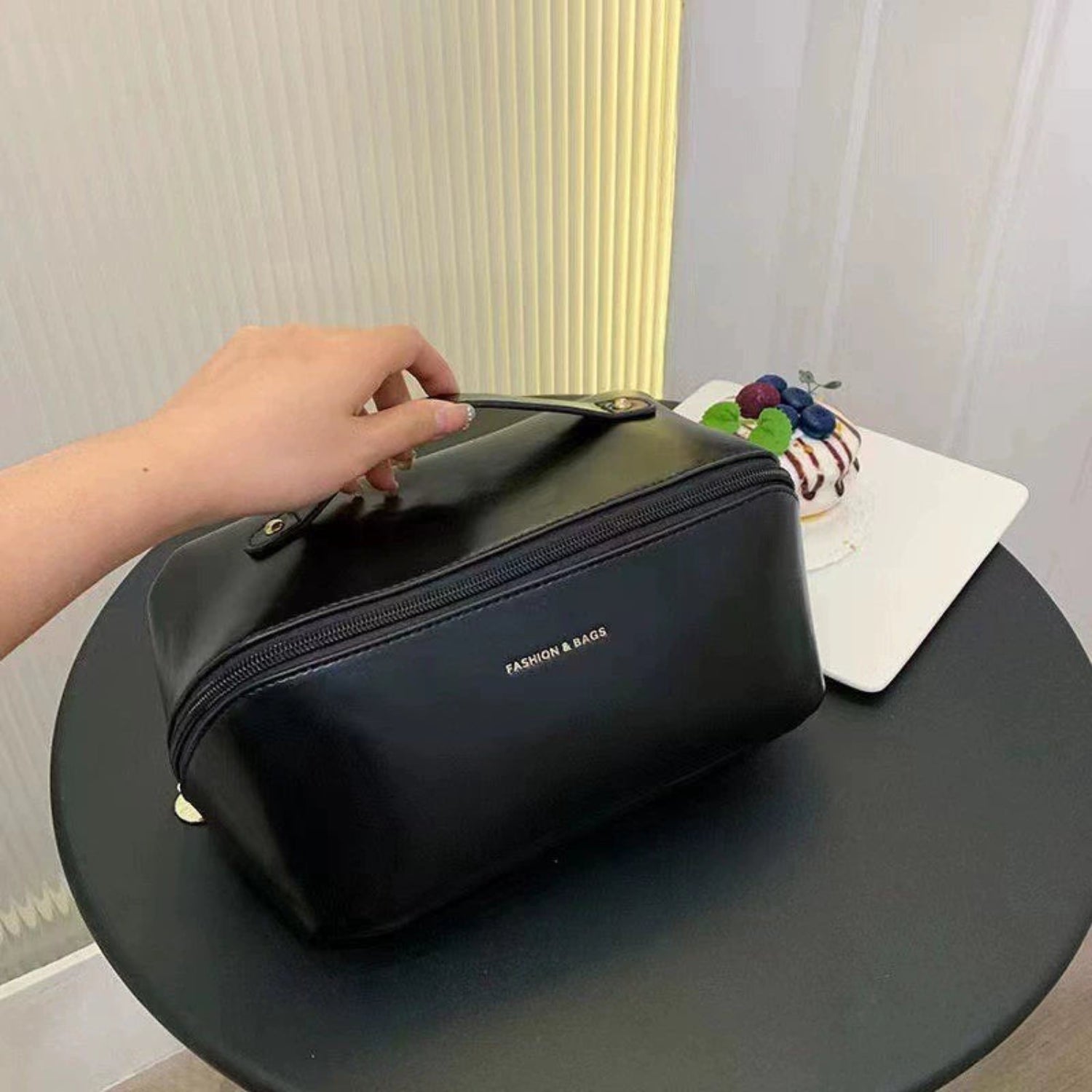 Black Leather Multi-Compartment Cosmetic Bag JLTJK0104