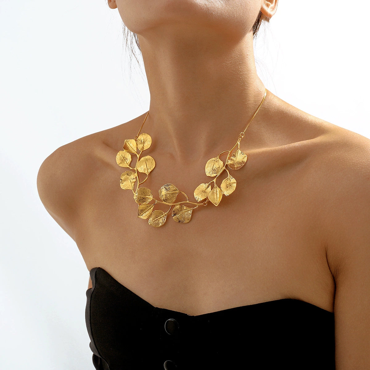 Finely-Crafted Leaf Choker Necklace jltn0699