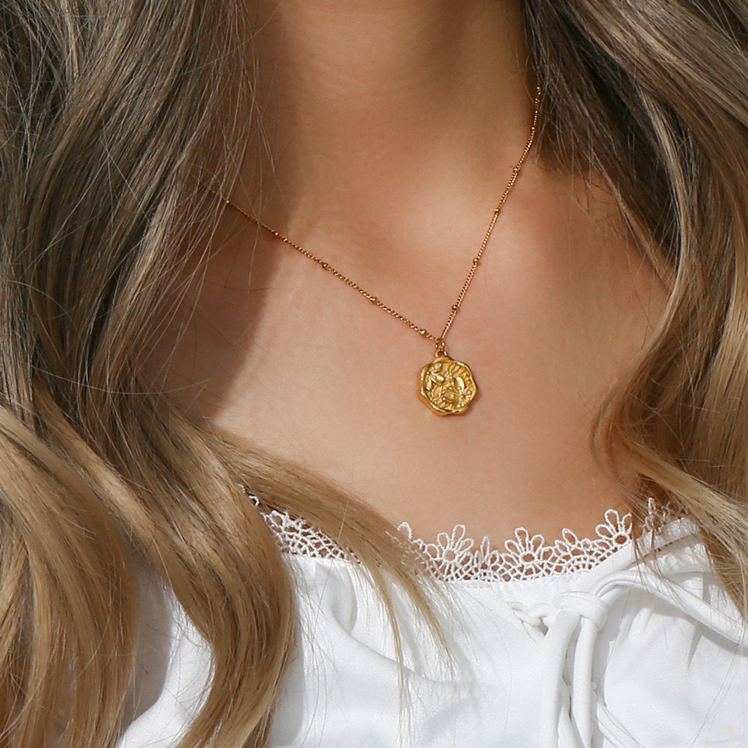 Just Lil Things- Artifical Round Floral Embossed chain- Necklace jltn0789