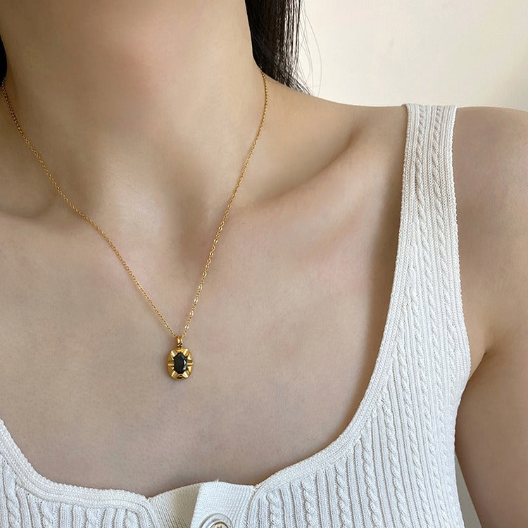 Black Diamond Oval Pendant Gold Necklace JLTN1194