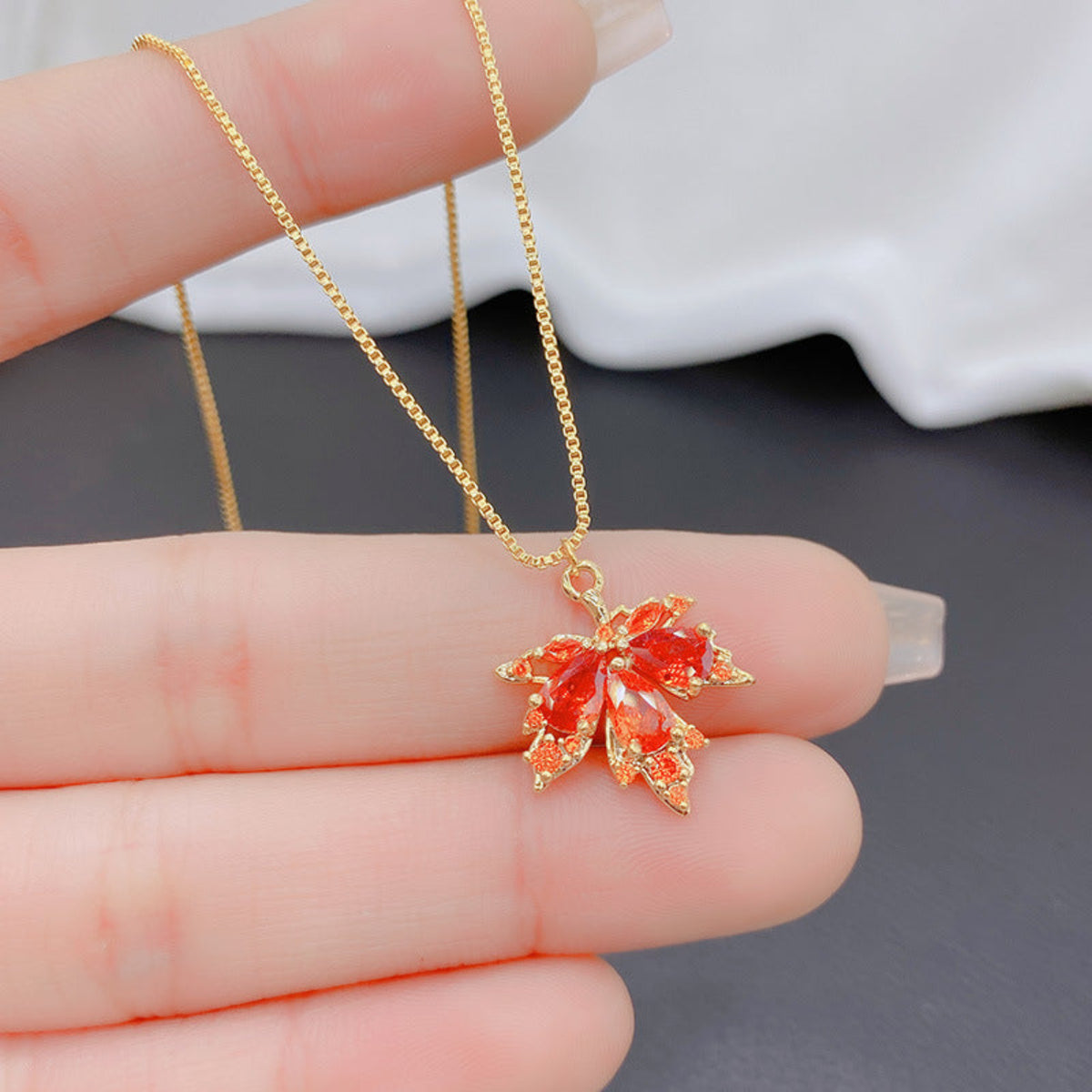 red maple leaf necklace jltn1398