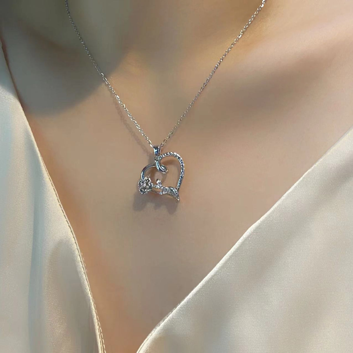 love hollow design pendant love flower pendant necklace jltn1409