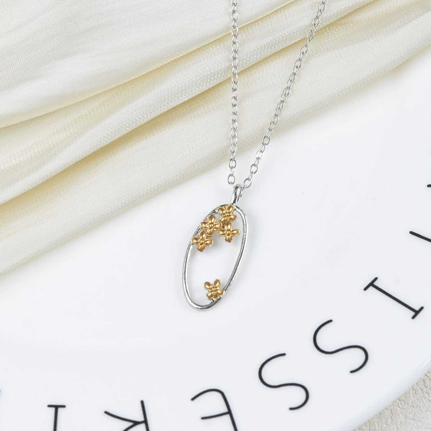 Just Lil Things Blooming Oval Pendant Necklace jltn1634