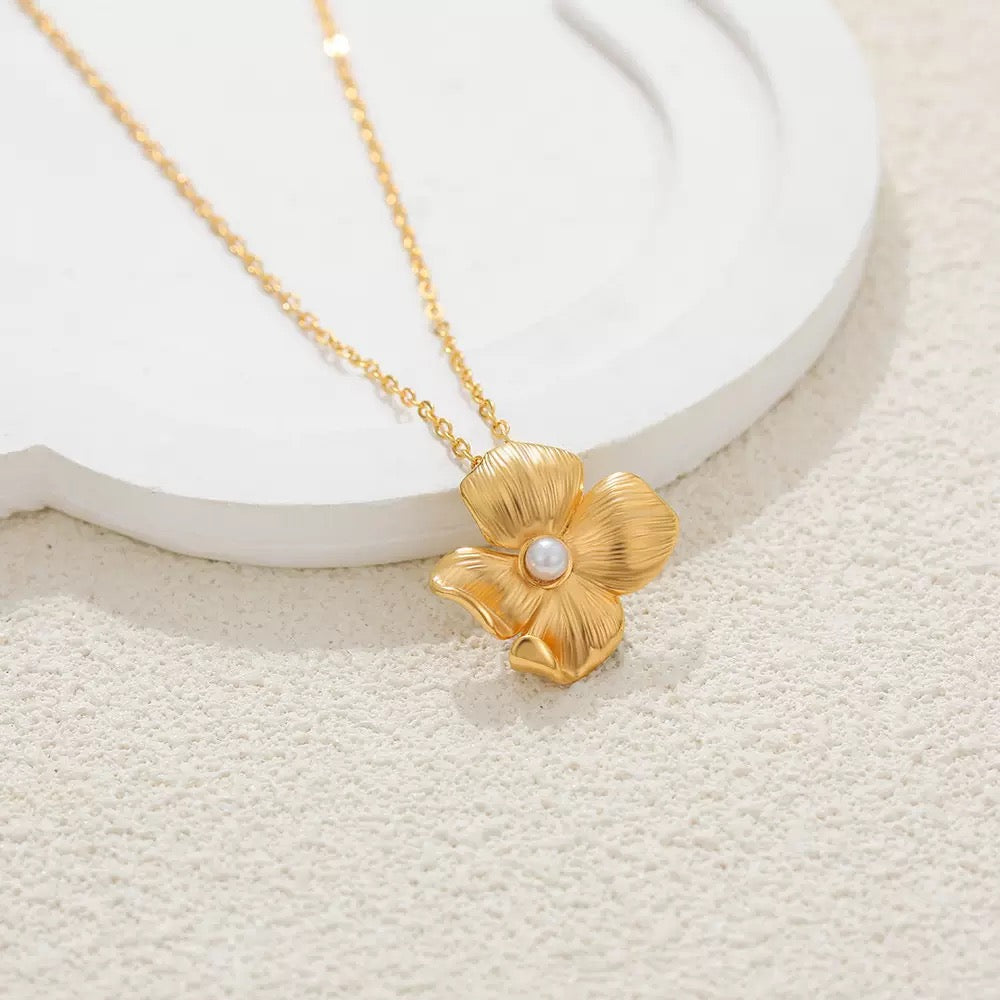 Just Lil Things Golden Blossom Pearl Necklace jltn1639