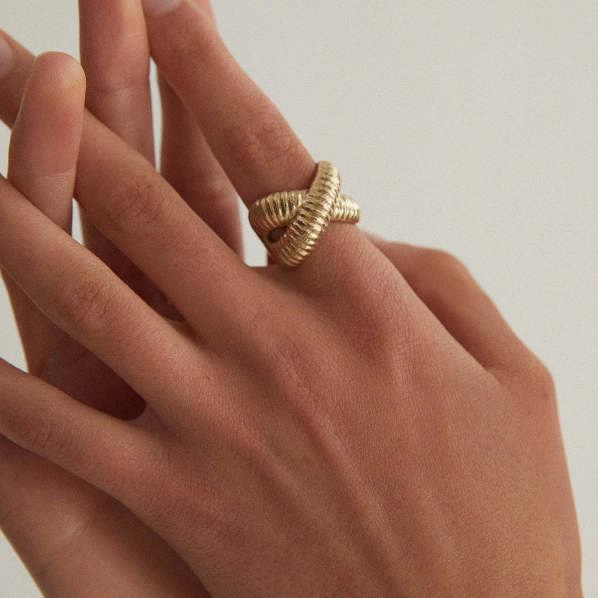 Cross Tubular “X” silhouette Gold-tone Ring JLTR0432