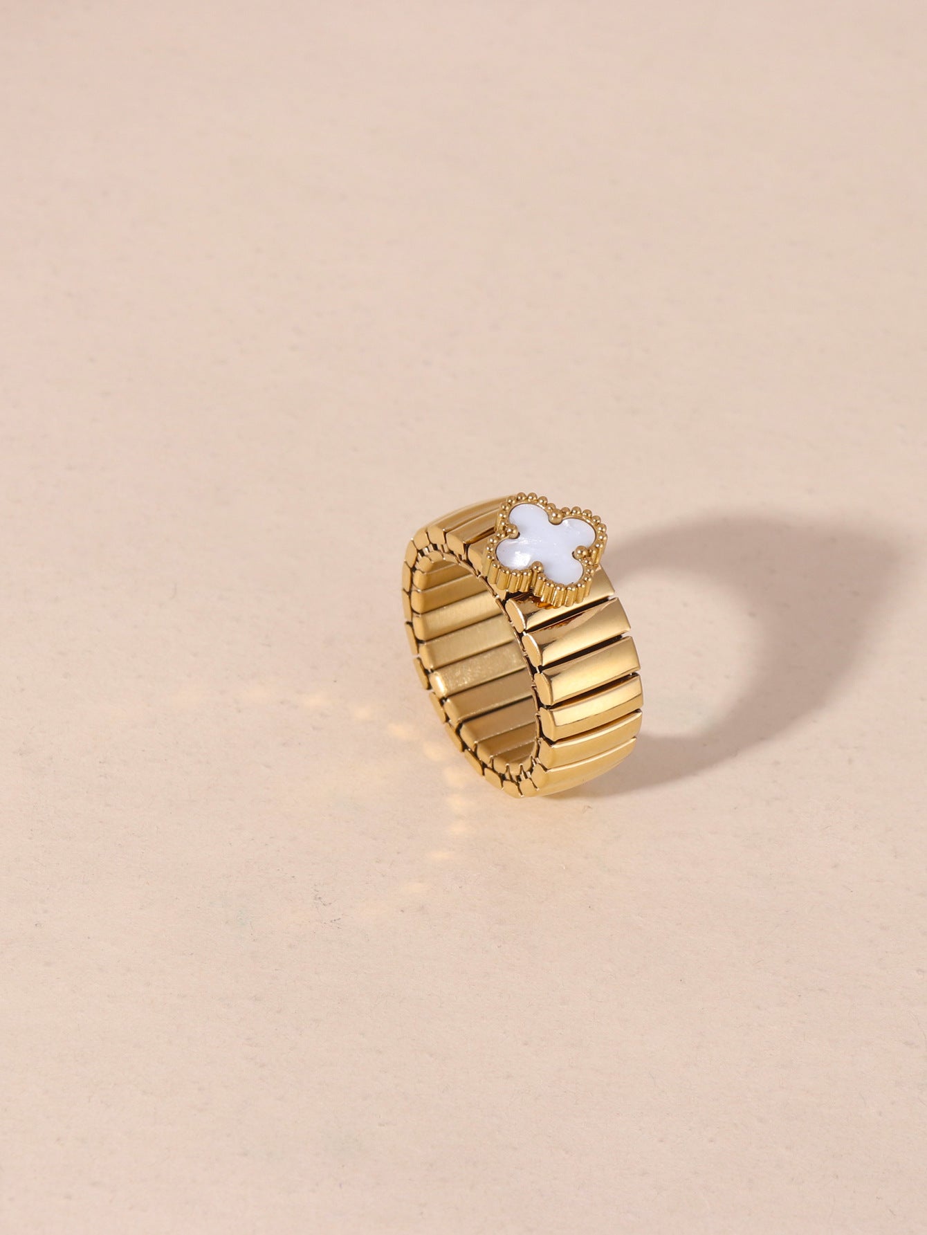 Elegant Gold Band with White Clover Motif JLTR0438