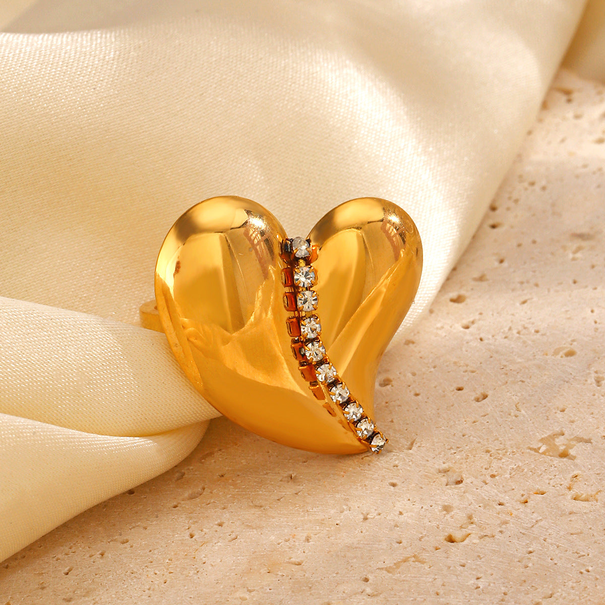 Crystal Embrace Dimensional Heart Gold-tone Ring JLTR0440