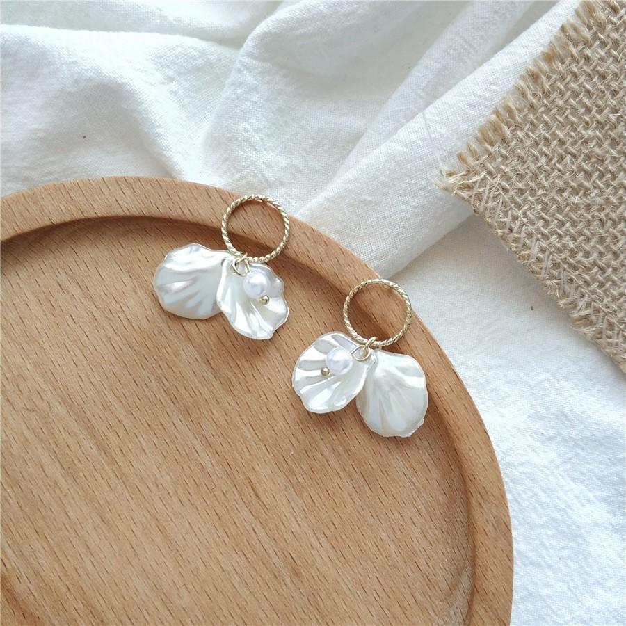 just-lil-things-white-earring-pin-earring-jlt10309 - justlilthings