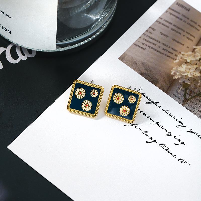 just-lil-things-pin-earrings-multi-coloue-earrings-jlt10378
