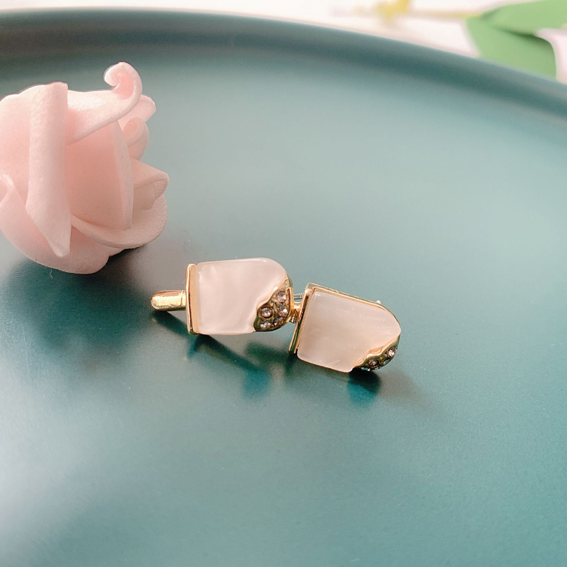 just-lil-things-white-pin-earrings-jlt11032