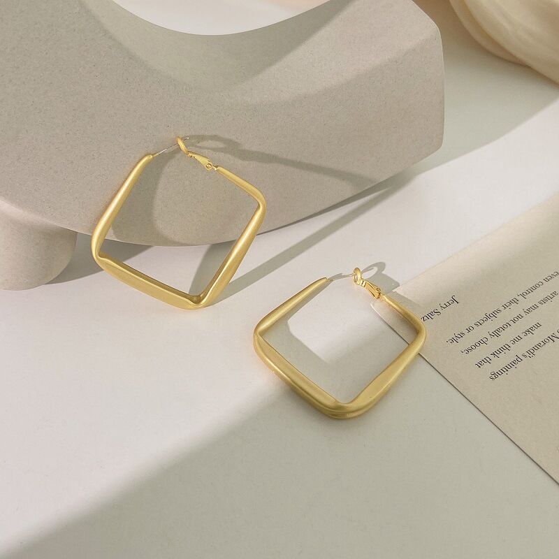 matte-gold-hook-earrings-jlt11152