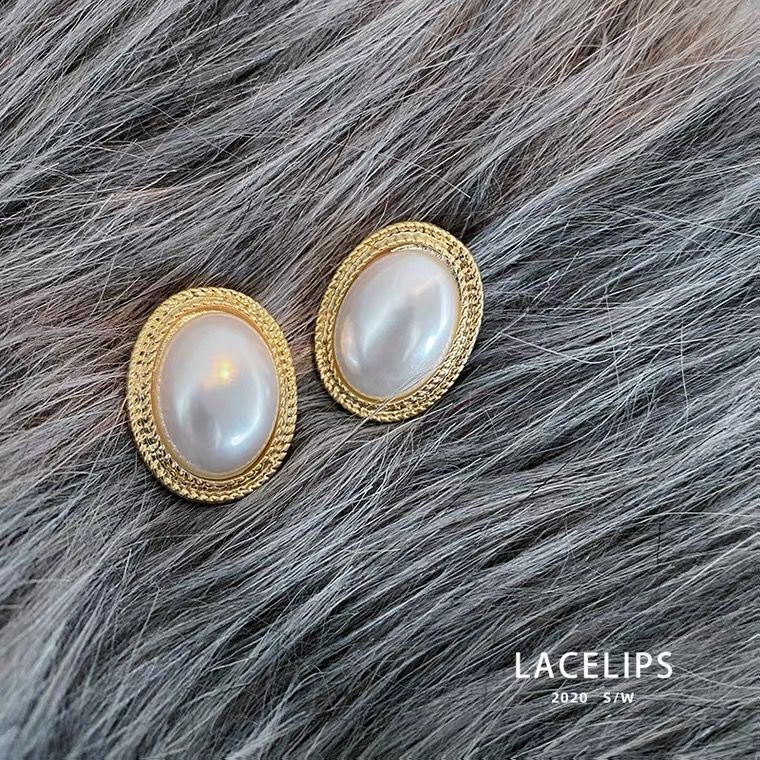 Oval Pearl Stud Earring JLT11187