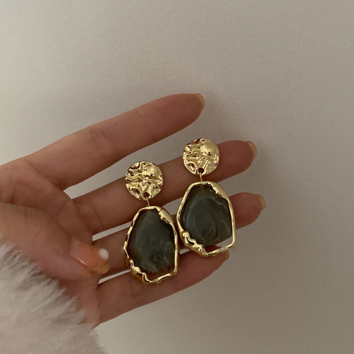 resin-artifical-marble-grey-earrings-jlt11233