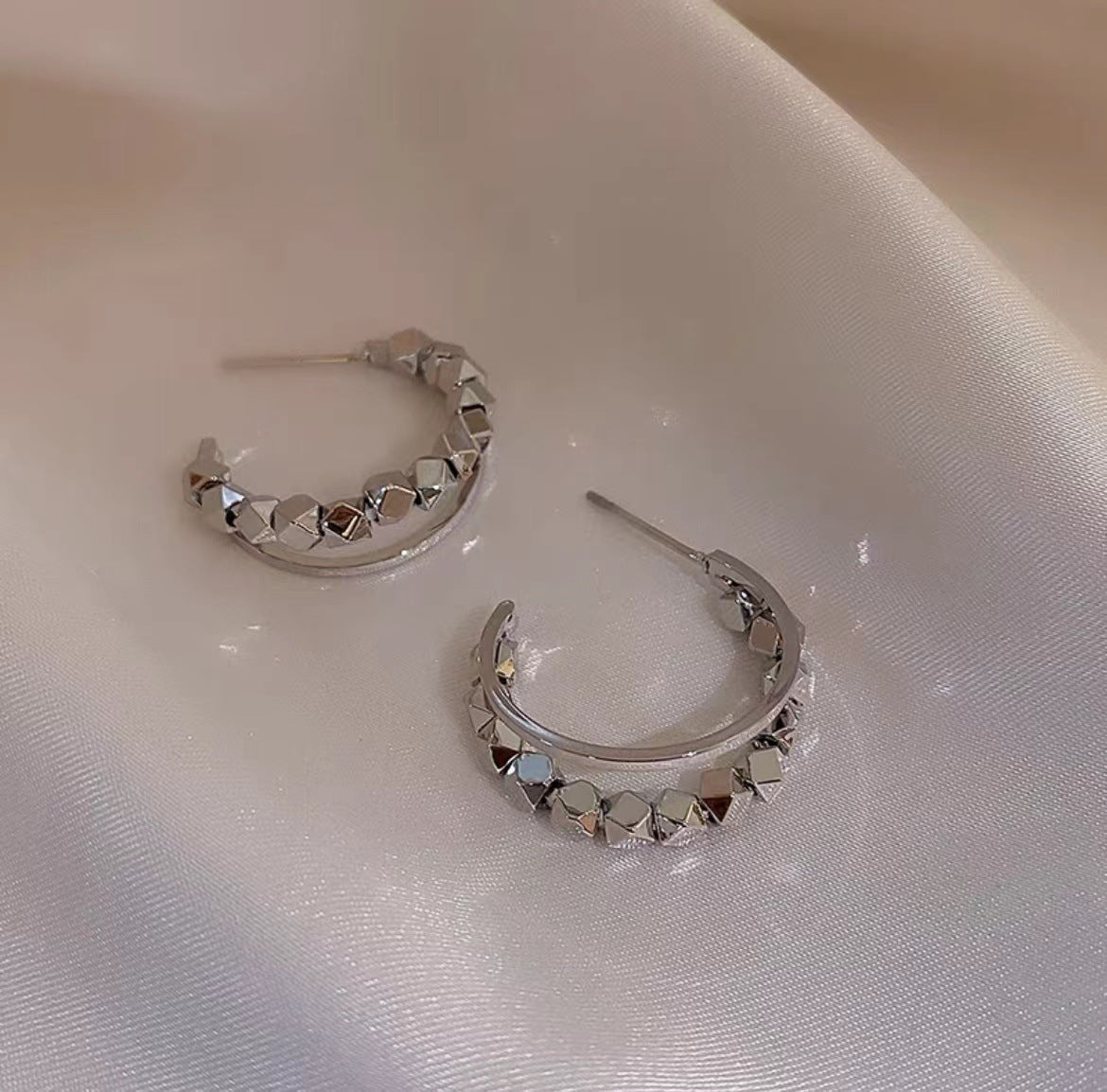 gometric-three-dimensionl-square-earrings-jlt11242