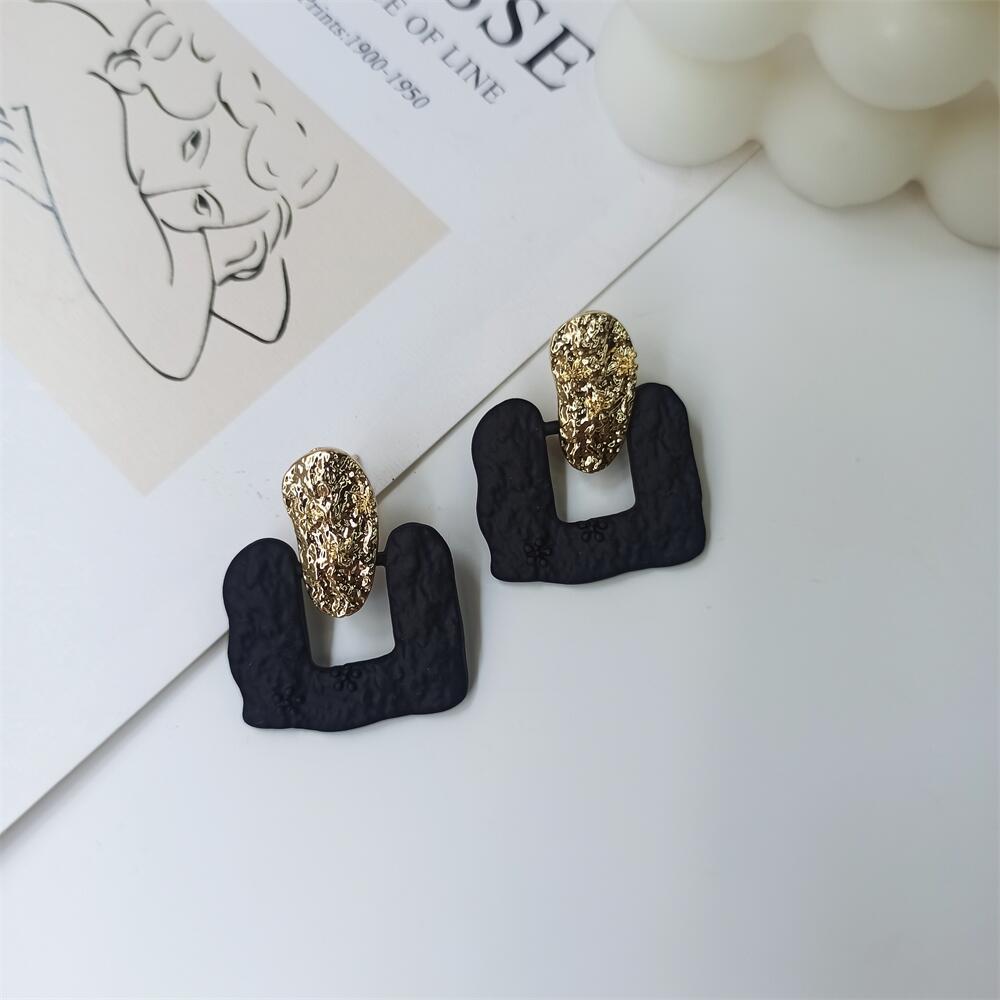 just-lil-things-black-pin-earrings-jlt11320